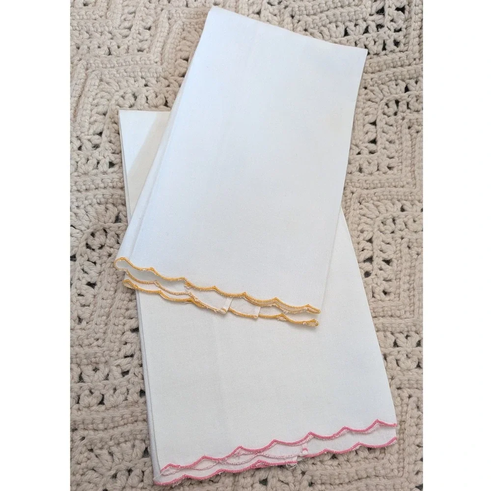 Vintage Floral Embroidered Hand Guest Towels White Scalloped Edge Set of 2
